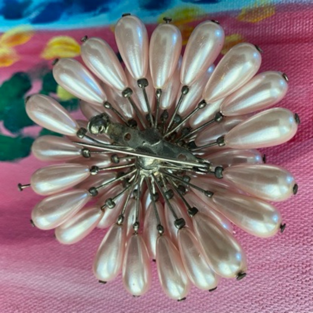 VINTAGE Brooch Pale Pink Faux Pearl - Picture 4 of 5